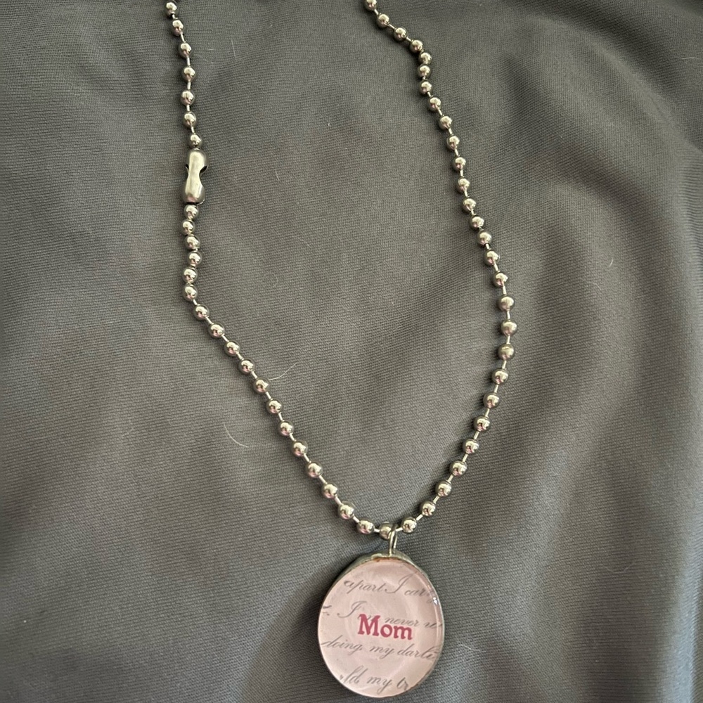 **MOTHERS DAY** Brand new Queen Mom glass pendant necklace. 16 inches chain.